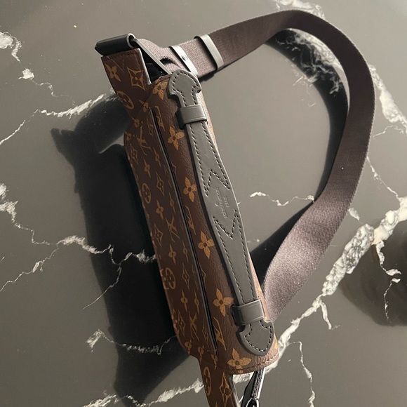 louis vuitton s lock messenger authentic Bag - Picture 3 of 4